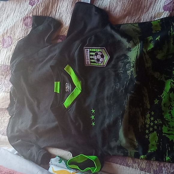 Boys dry fit shirts. - Picture 1 of 1